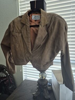 90s Vintage-Inspired Taupe Leather Cropped Jacket